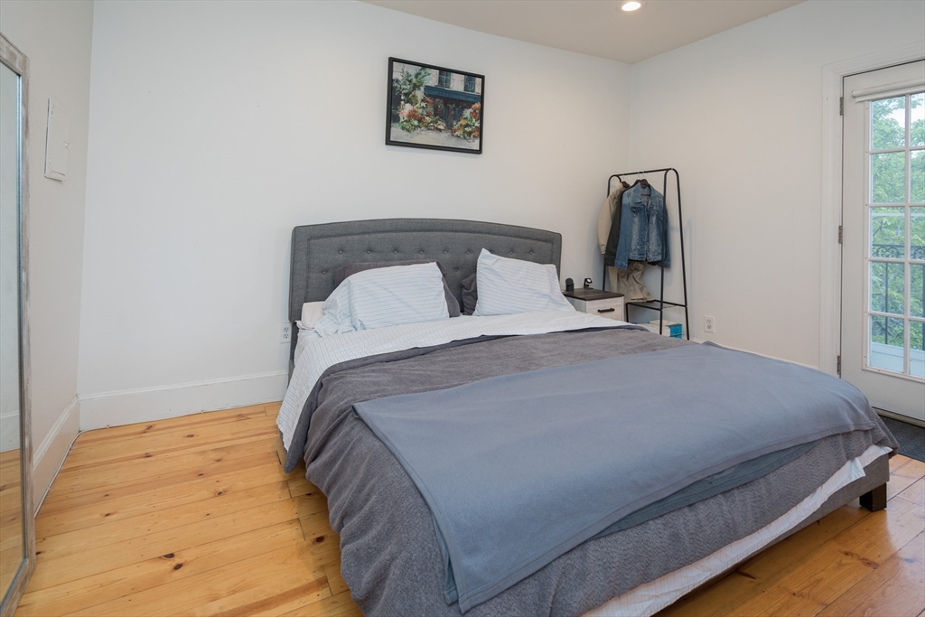 221 W Newton, South End