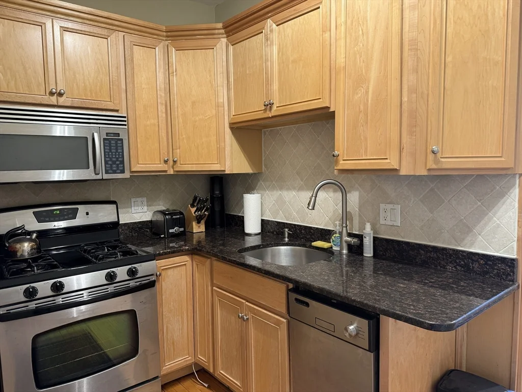 128 Magazine St, Cambridgeport