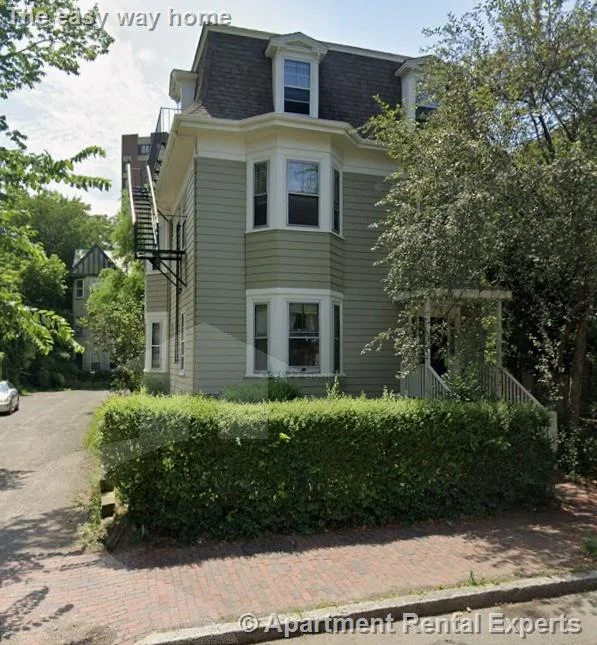 378 Harvard St, Harvard Square
