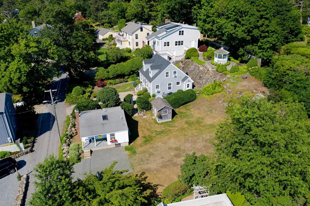 11 Gingerbread Hill, Marblehead