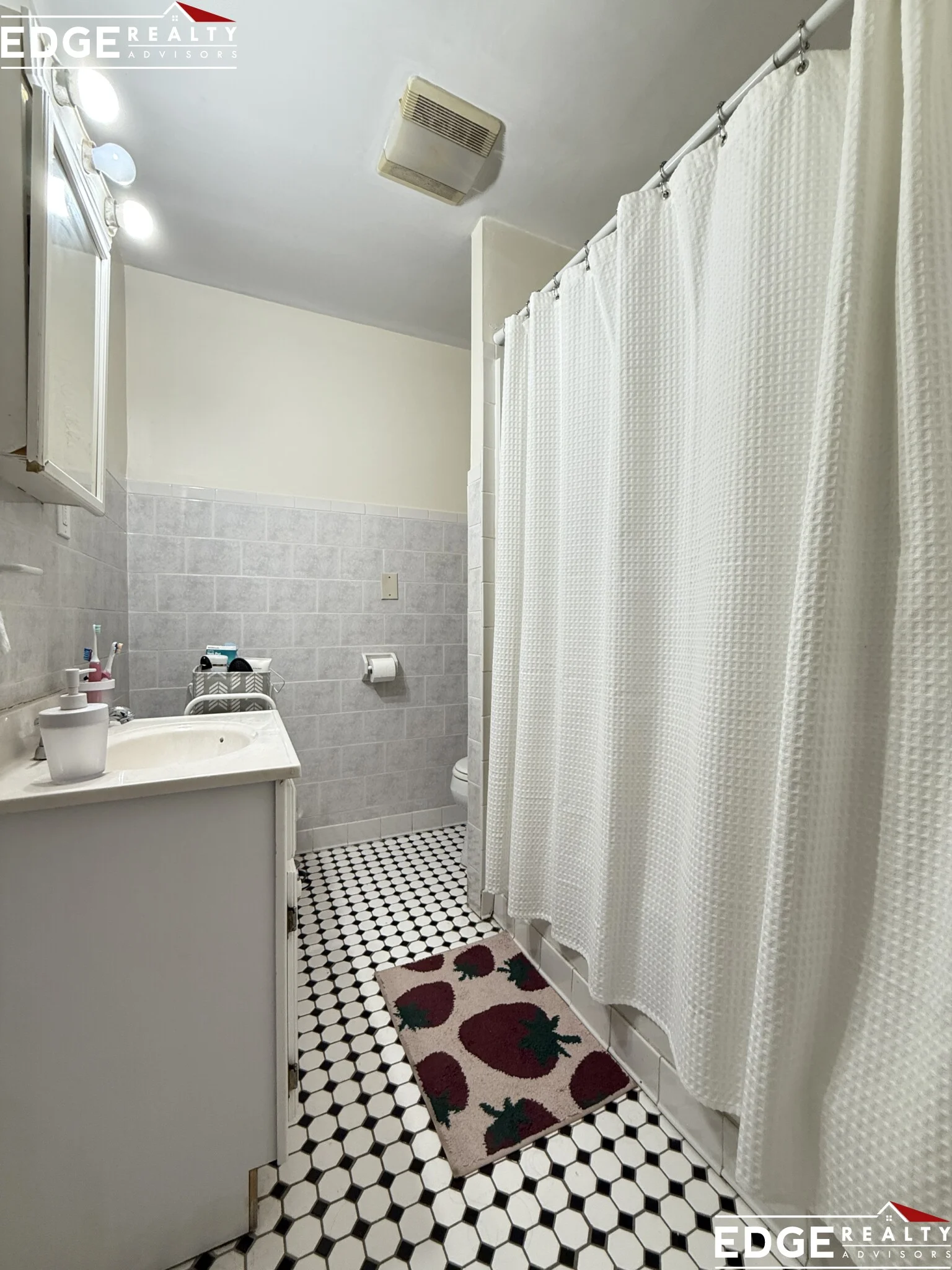 61 Thatcher St, North Brookline