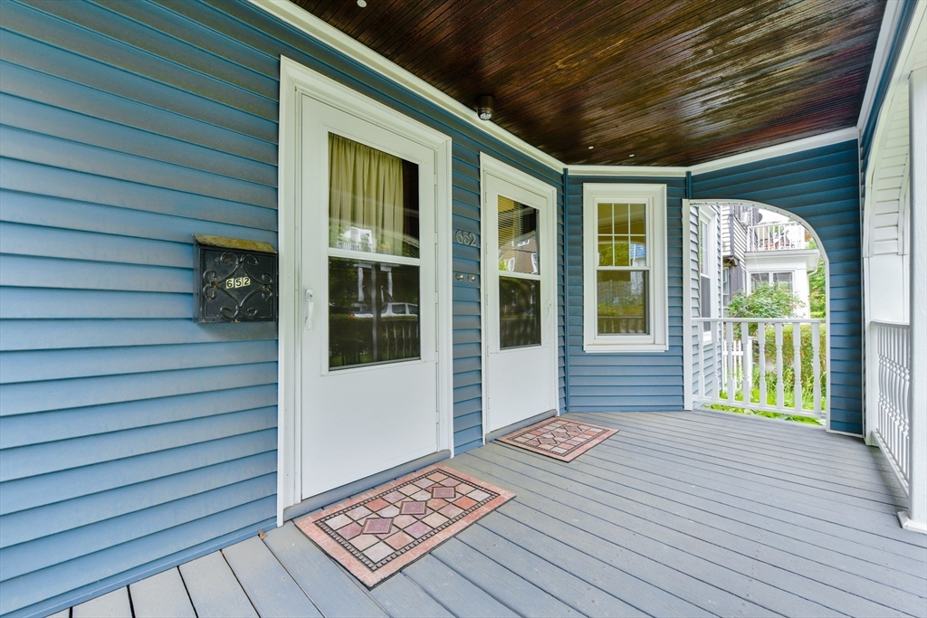 652 South, Roslindale