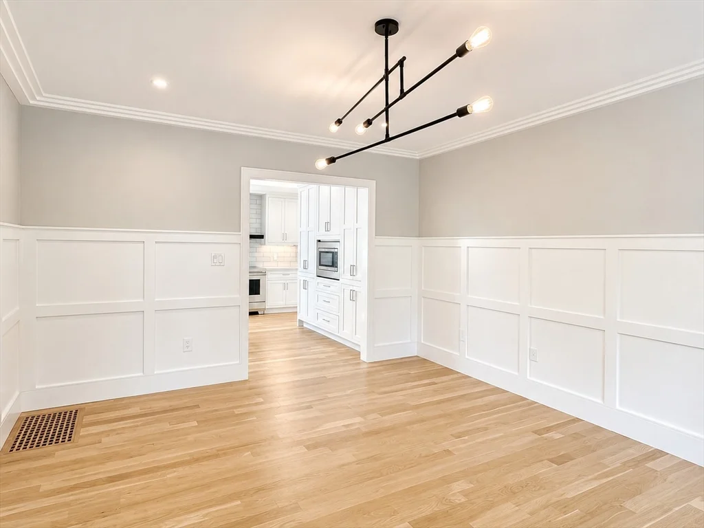 2 Summit Rd, Wellesley