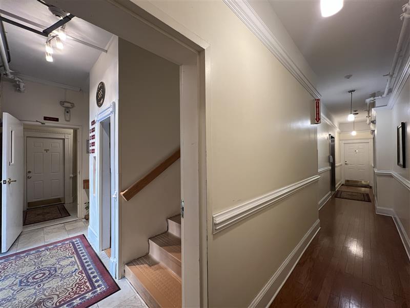 884 Massachusetts Ave, Riverside