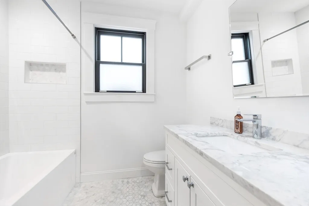 229 E Eagle St, East Boston