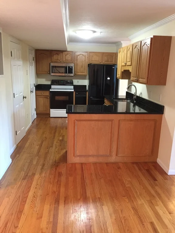 7 Conant Rd, Winchester