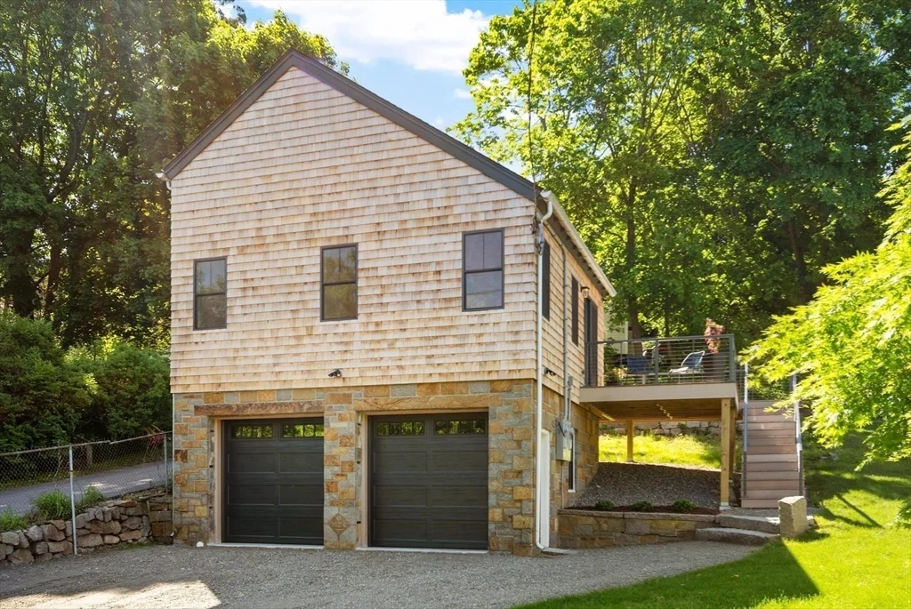 29 Pigeon Hill St, Rockport