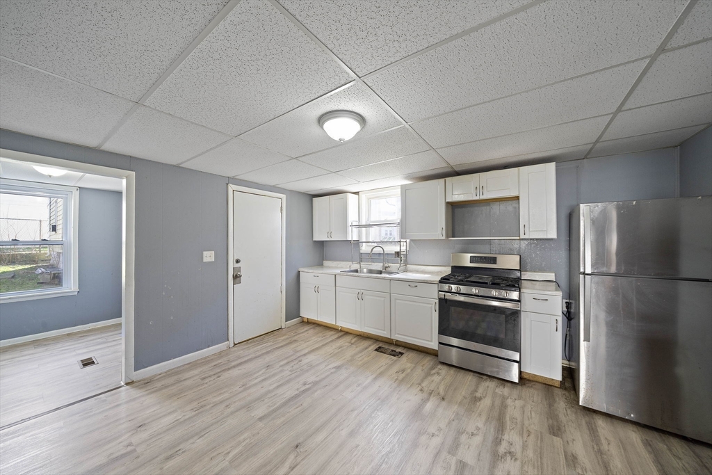 48 Rocliffe St, Fall River