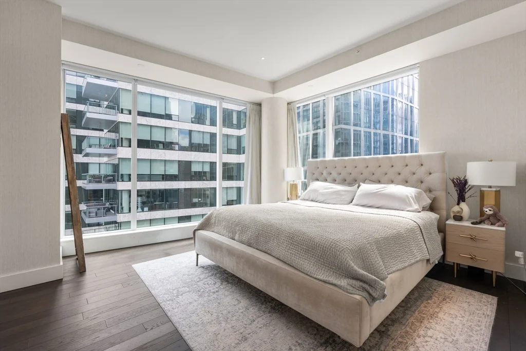 22 Liberty Dr, Seaport District