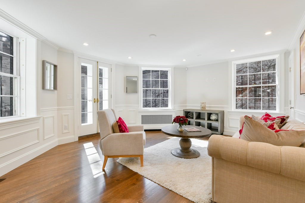 20 Chestnut St, Beacon Hill