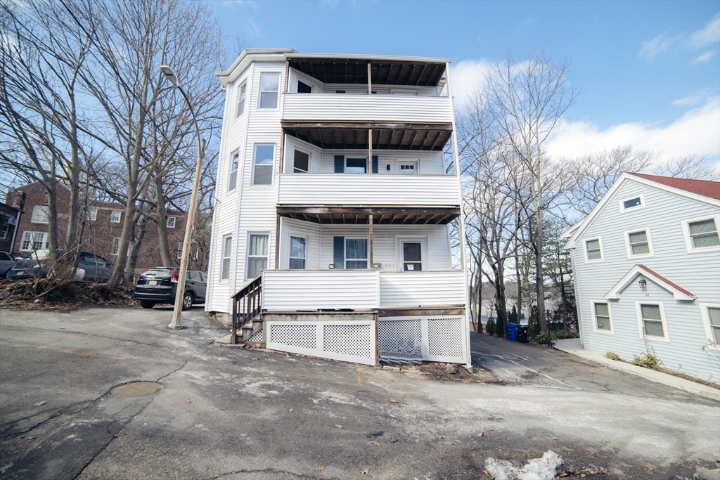 10 Duffley Ct, Chestnut Hill