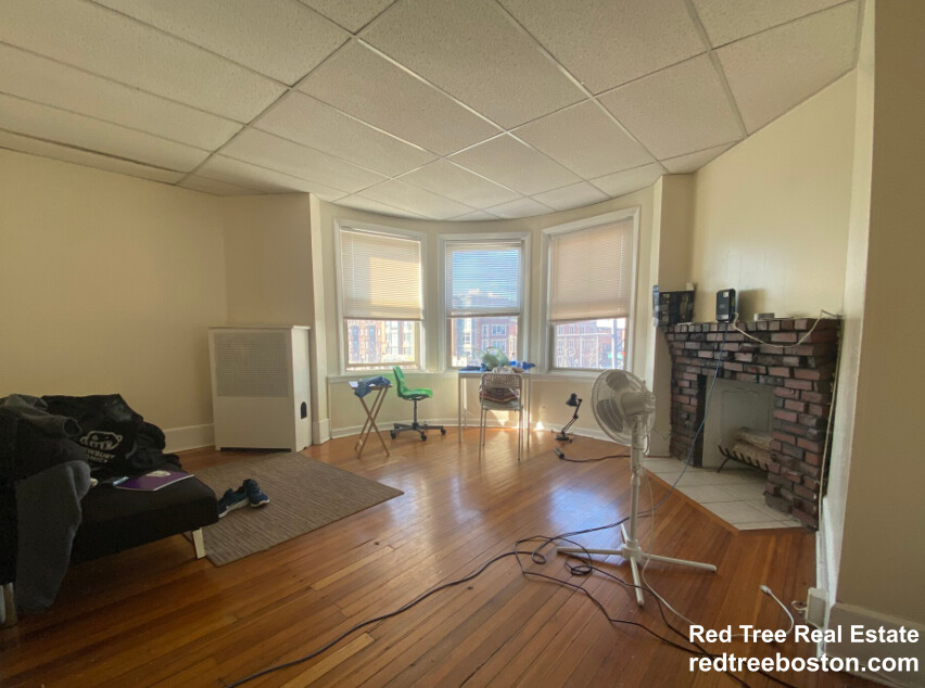 879 Beacon St, Fenway