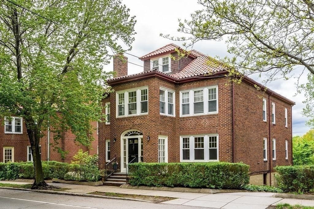 237 Winchester St, North Brookline