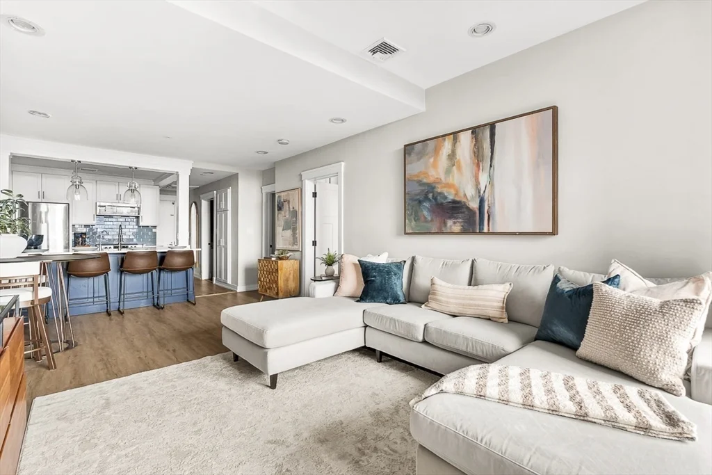 300 Commercial St, Waterfront