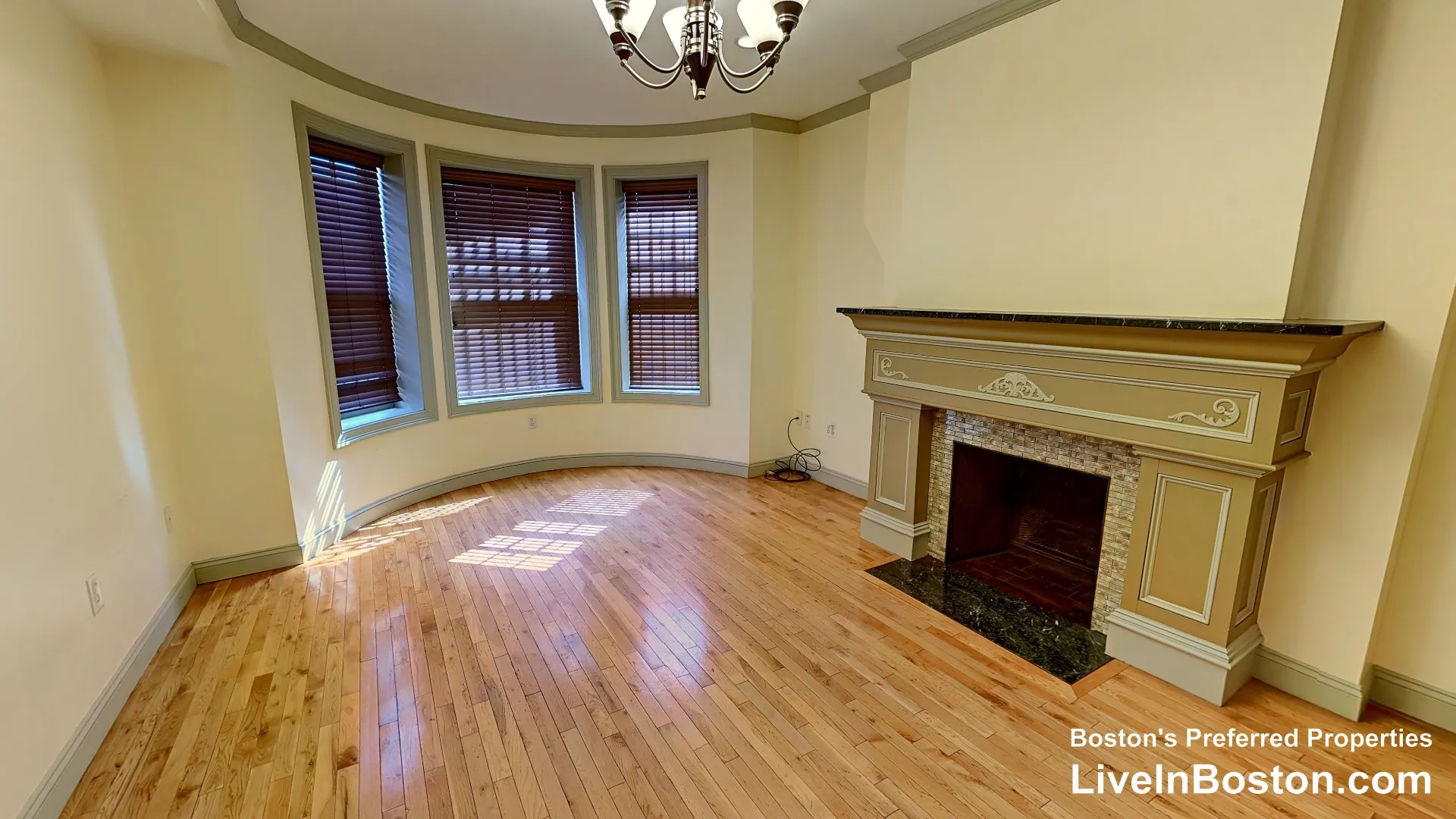 531 Newbury St, Fenway