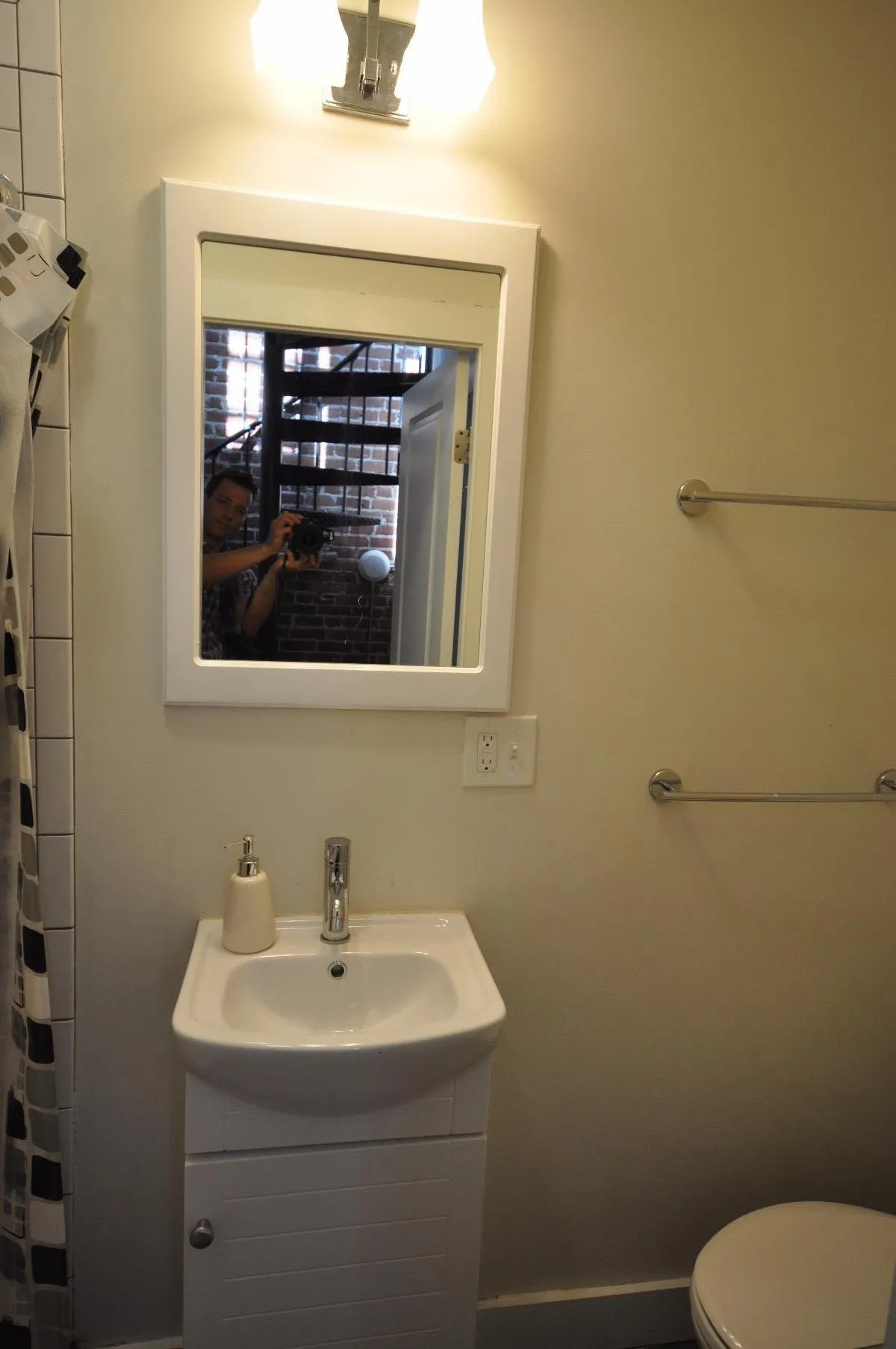 22 Sussex St, Roxbury