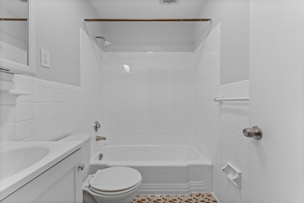 580 Cummins Highway, Mattapan