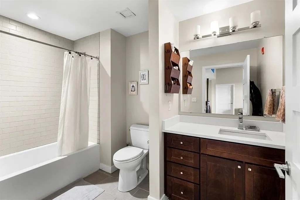 130 John St, Downtown