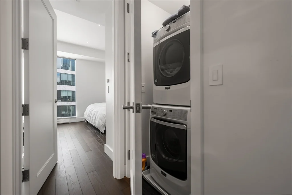 22 Liberty Dr, Seaport District