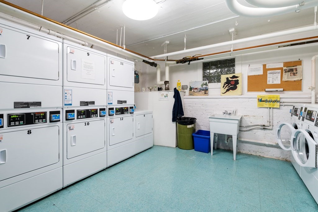 988 Memorial Dr, Harvard Square