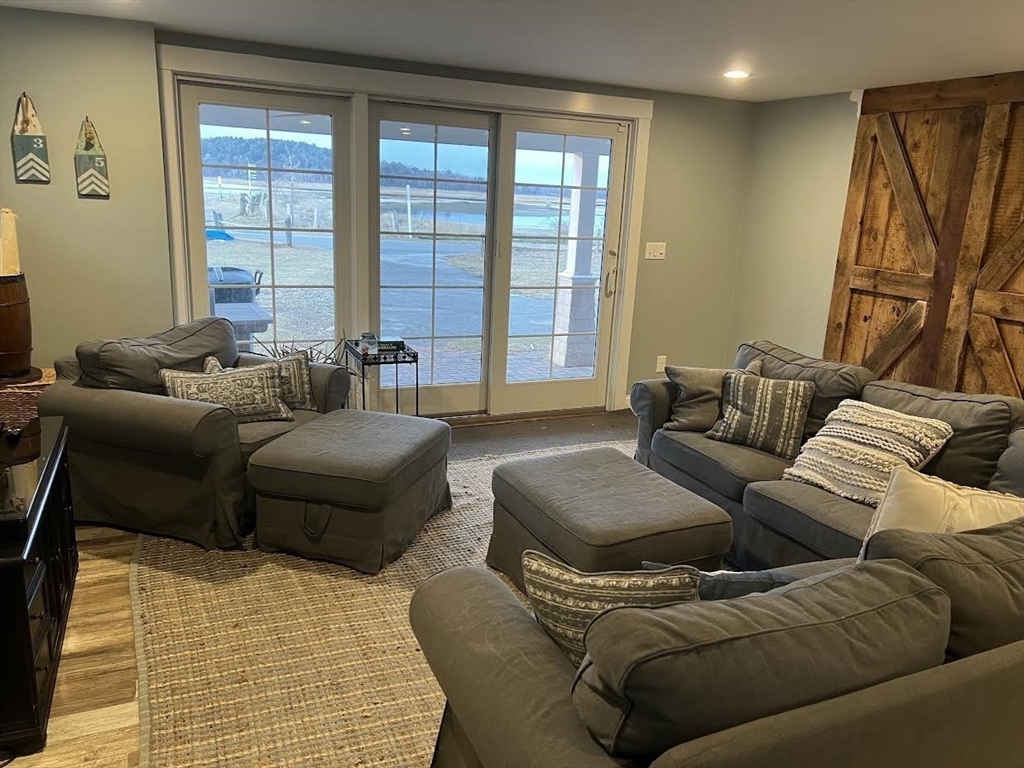 37 River Rd, Little Neck