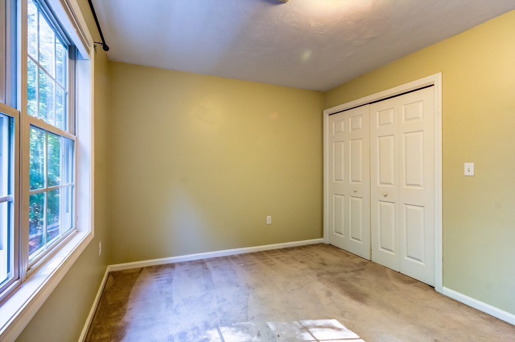 28 Ptarmigan Dr, Shrewsbury