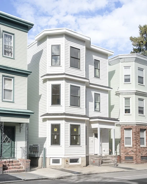 298 Maverick St, East Boston