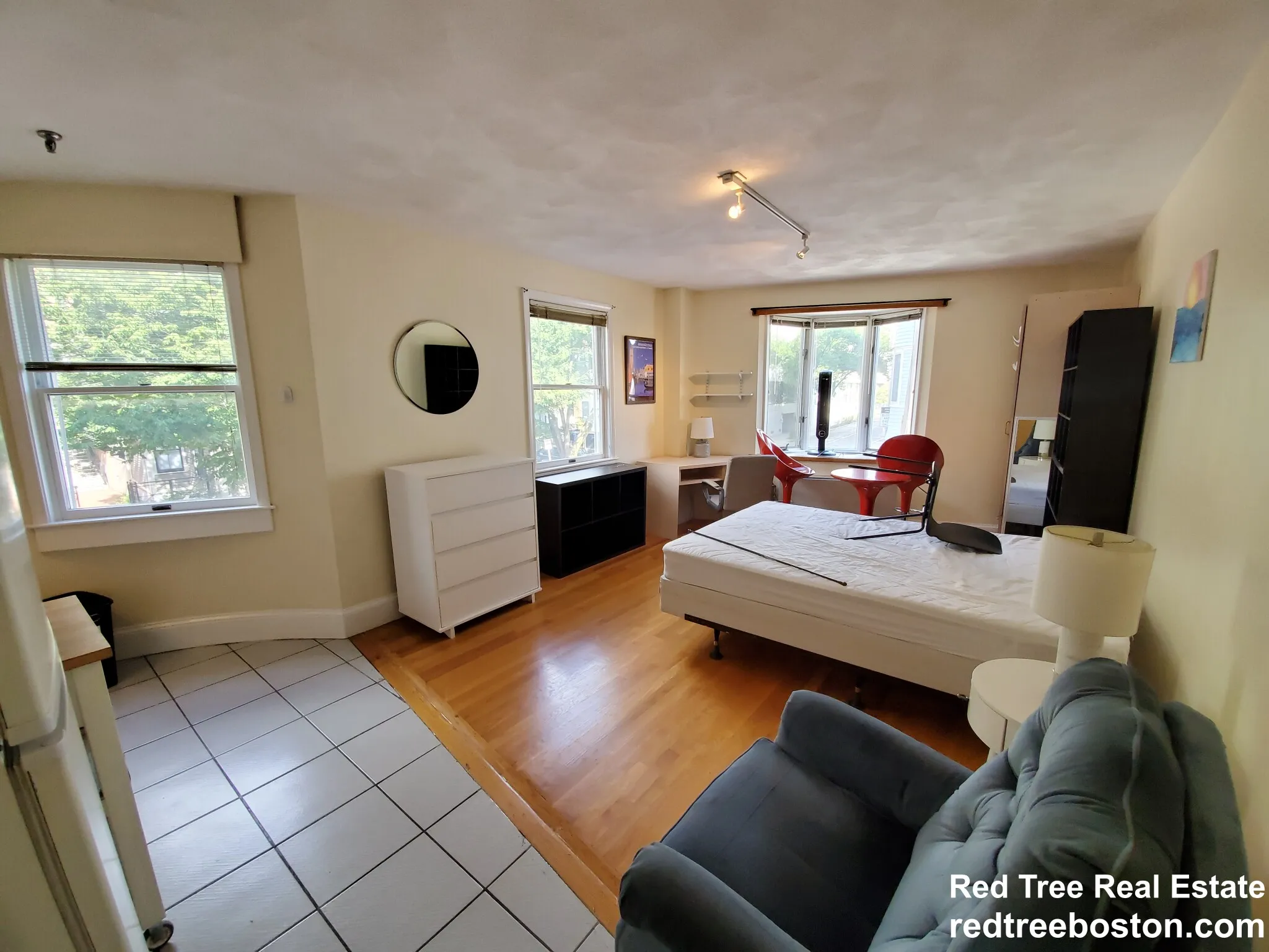 12 Mount Auburn St, Riverside