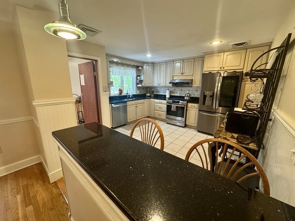 328 Blue Hill Ave, Milton