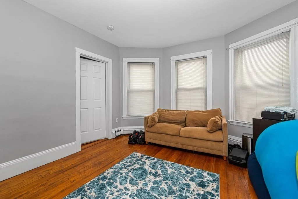 44 Hillside St, Mission Hill