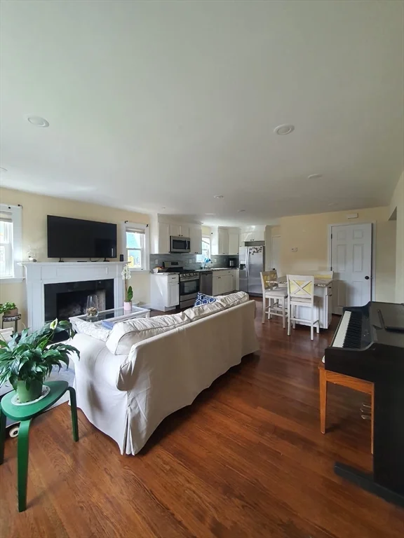 149 Lowell Ave, Newtonville