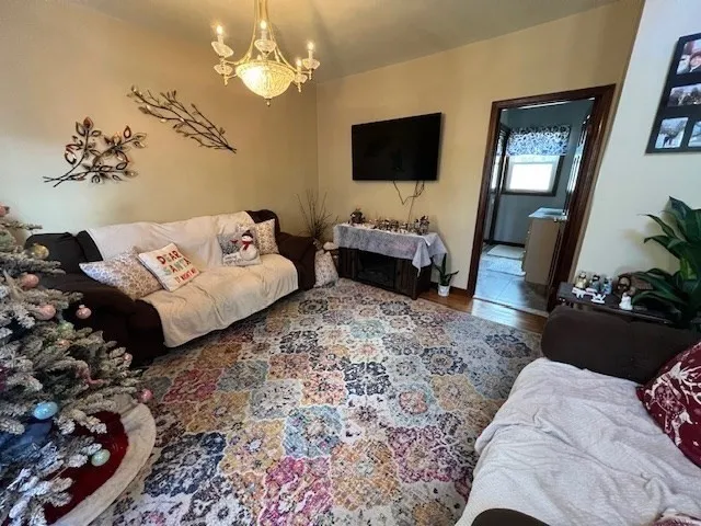 1657 Meridian St, Fall River