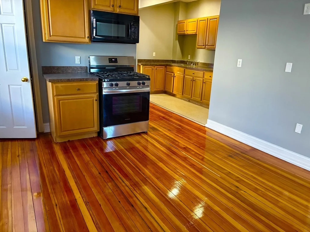 129 South Elm St, Bradford