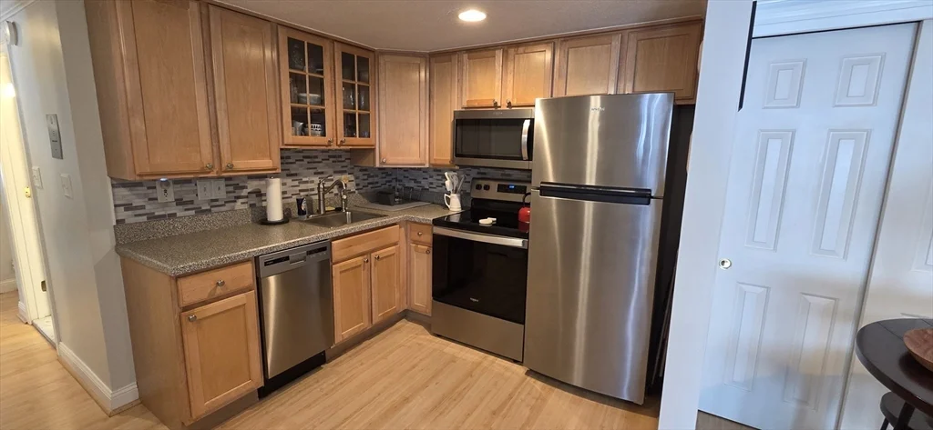 558 Main St, Stoneham