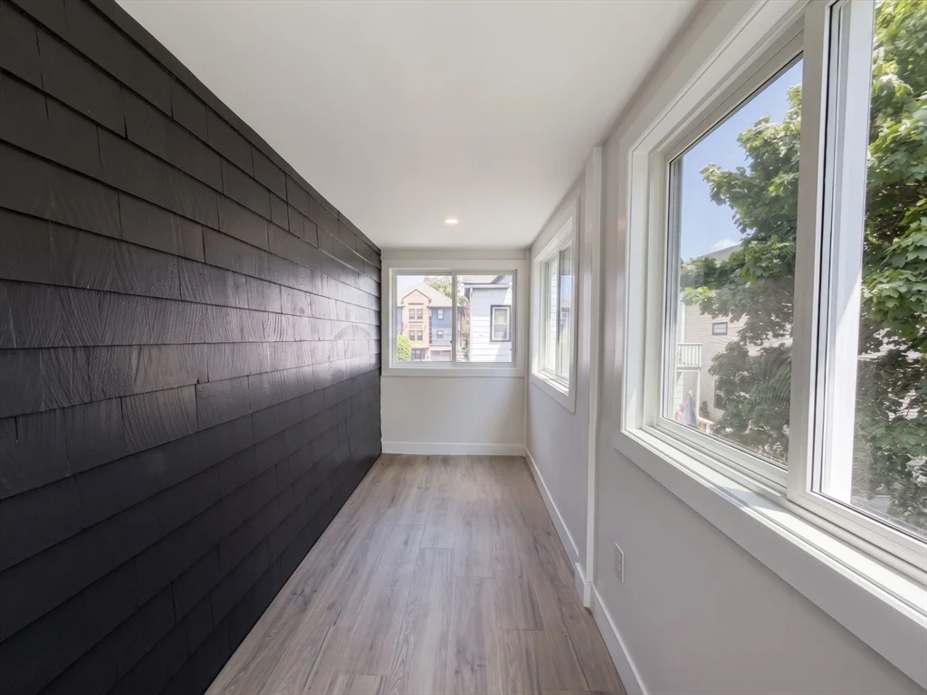 10 Pearl, West Everett