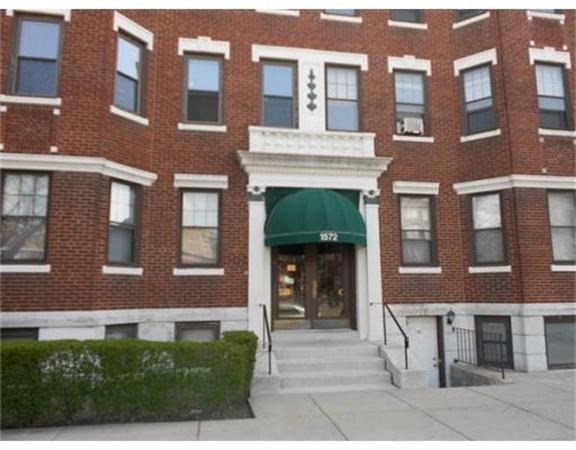 4 bed, 2 bath apartment for rent at 1572 Commonwealth Ave Unit 101, Brighton