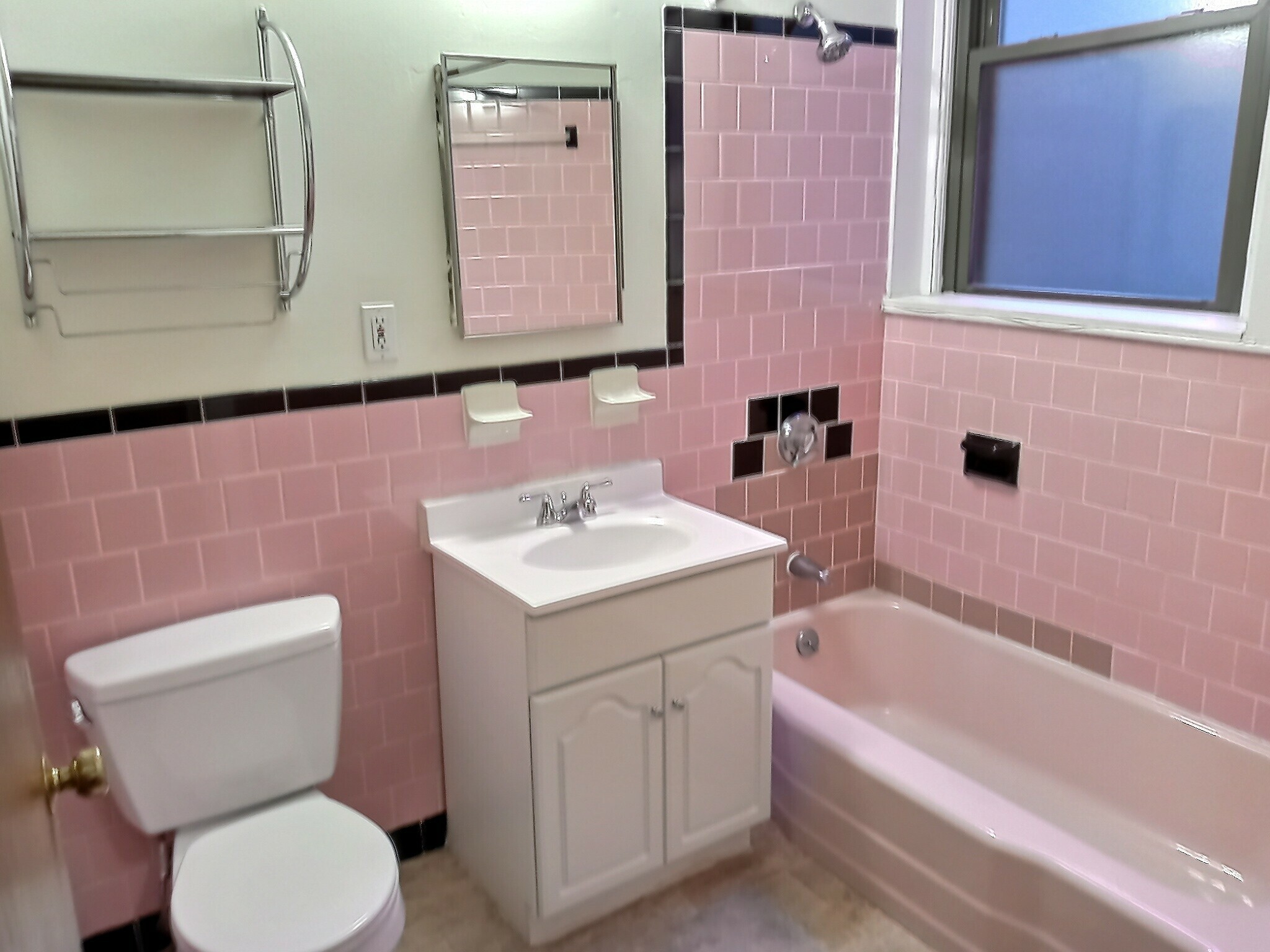 1 bed, 1 bath apartment for rent at 1390 Beacon St Unit 10, Coolidge Corner — photo 2 of 9