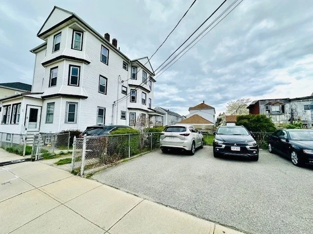 60 Murray St, Fall River