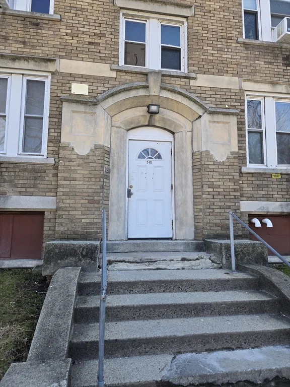 240 Locust St, Springfield