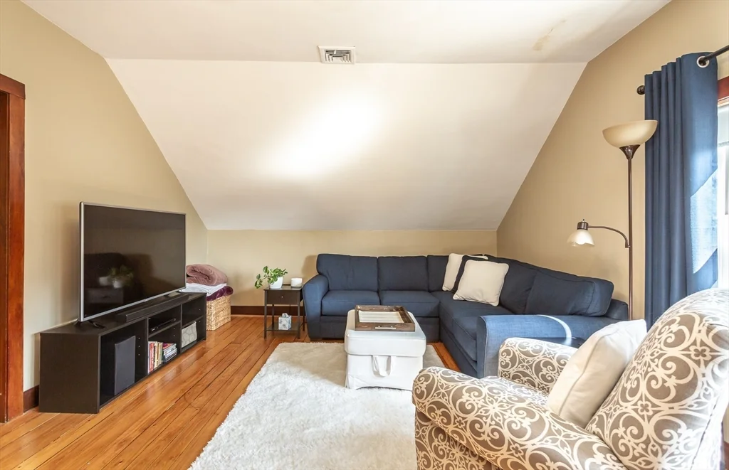 256 Maple St, Fall River