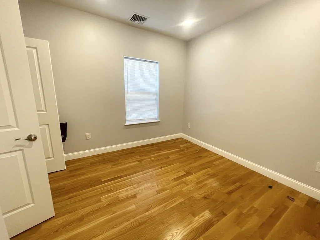 65 Burrell St, Boston