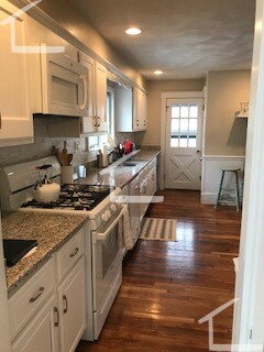 32 Irvington Rd, West Somerville