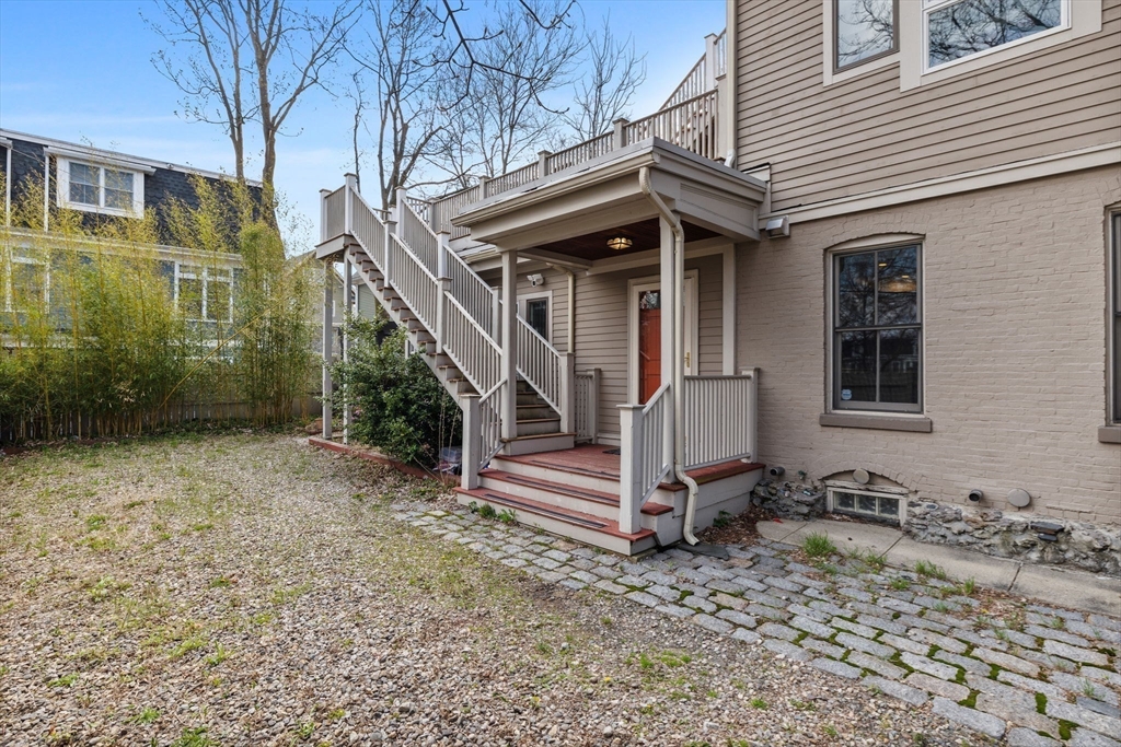 31 Millmont St, Roxbury