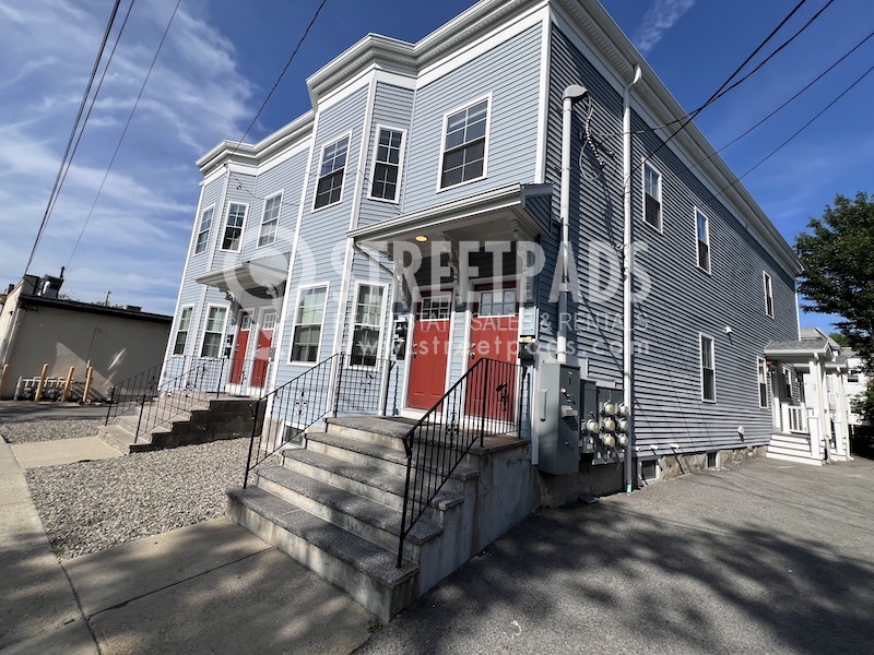 8 Islington St, Allston