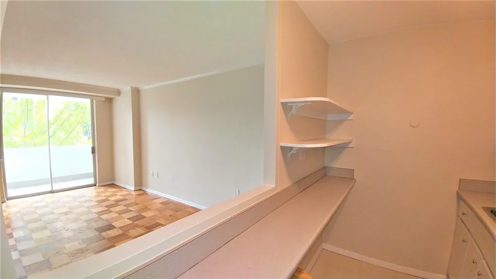 2 Hawthorne Pl, West End