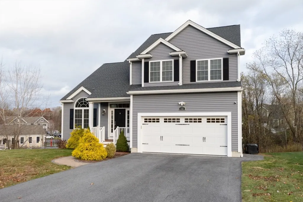 15 Hialeah Ln, Framingham