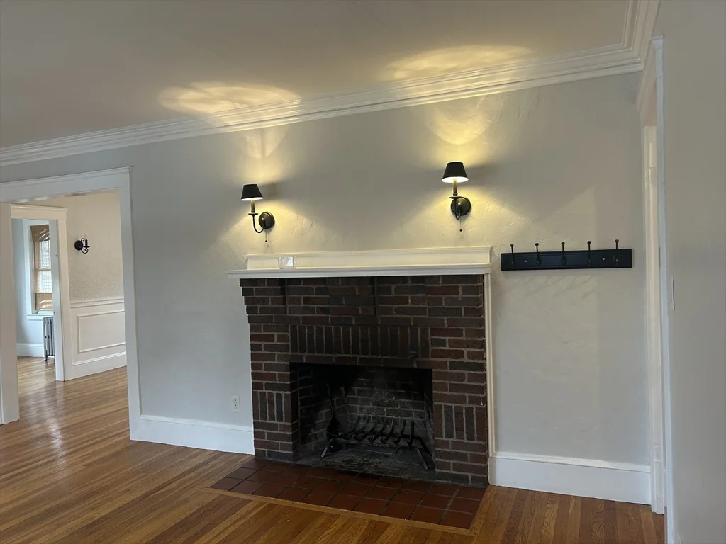 4 Harvard Rd, Belmont