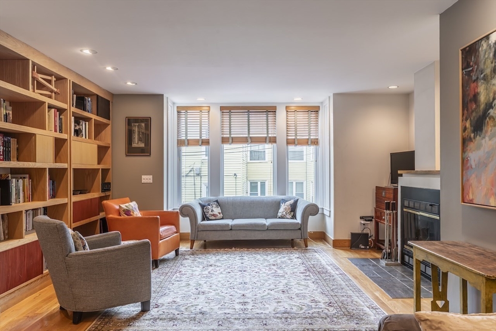 54 Trowbridge, Mid-Cambridge