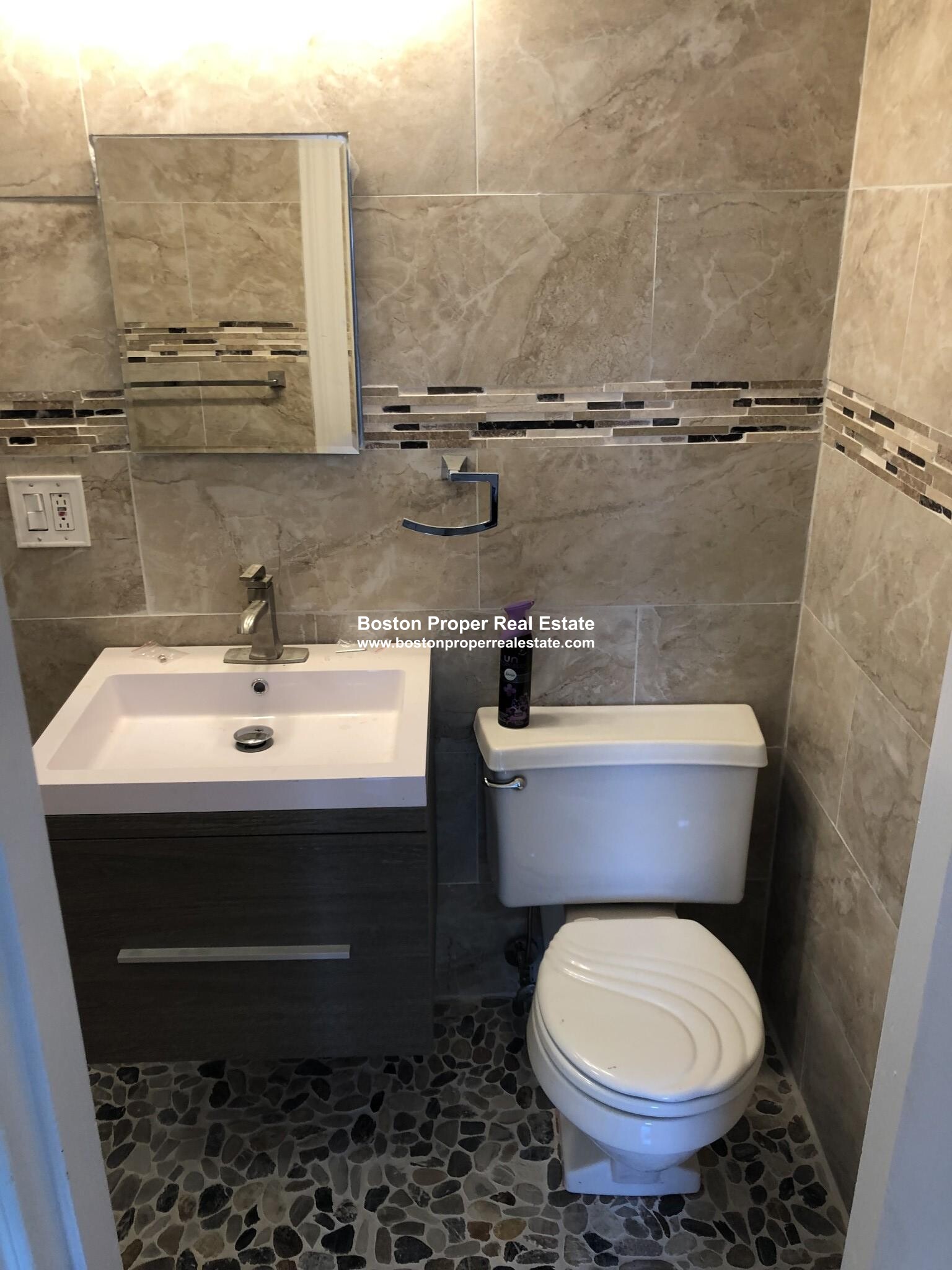 918 Beacon St, Fenway