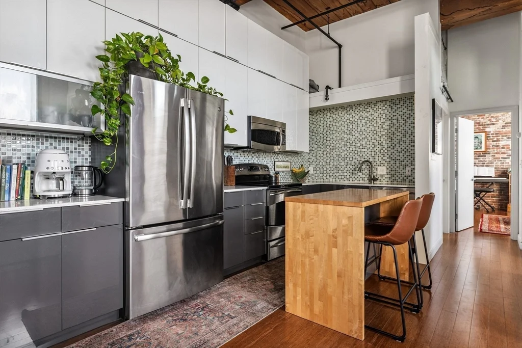 320 West 2nd St, South Boston